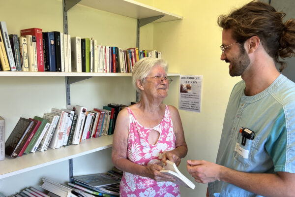Le Cocon Bibliothèque avec 2 personnes Résidence neuropsychiatrique - Namur