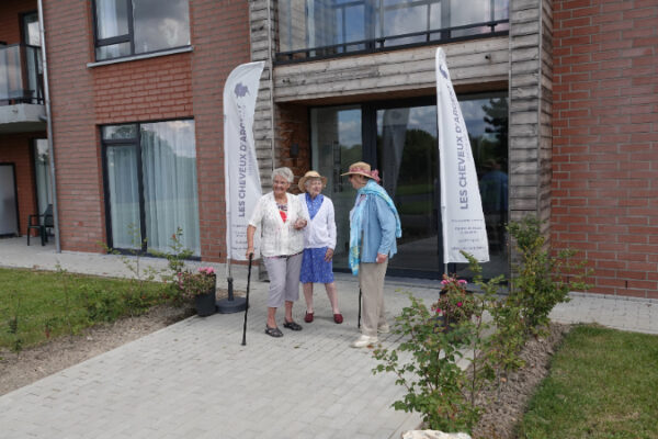 Les Cheveux d'Argent- Groupe de personnes jardin - Maison de repos Résidences services Jalhay