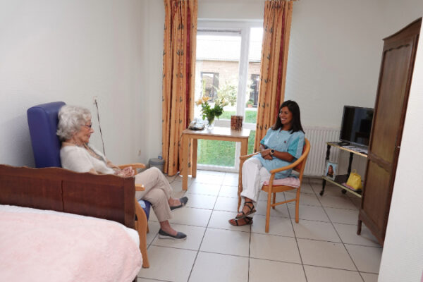 Les Cheveux d'Argent- Chambre 2 personnes parlent - Maison de repos Résidences services Jalhay