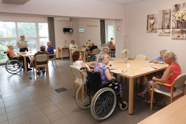La Tramontane - Restaurant groupe de personnes à table -maison de repos - Charleroi